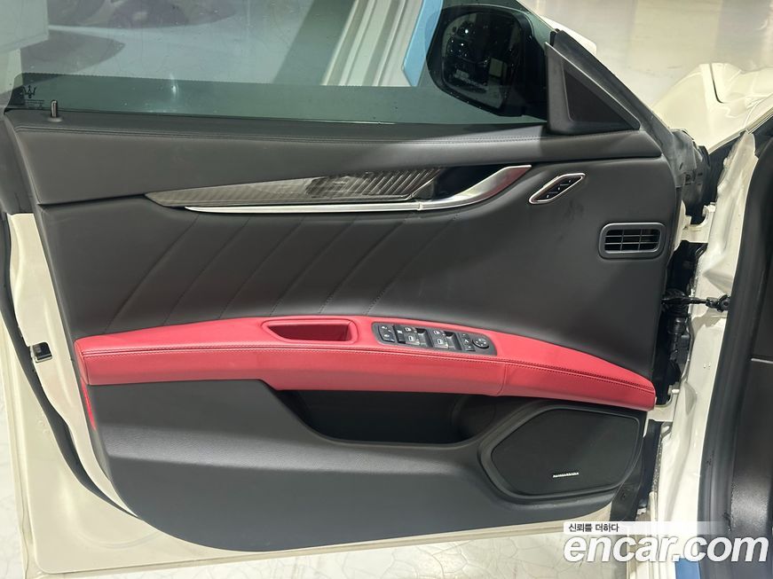 Maserati Ghibli 2023