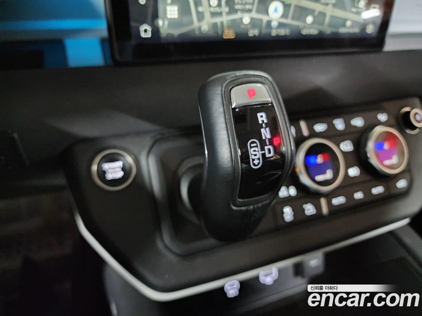 Land Rover Defender 2023