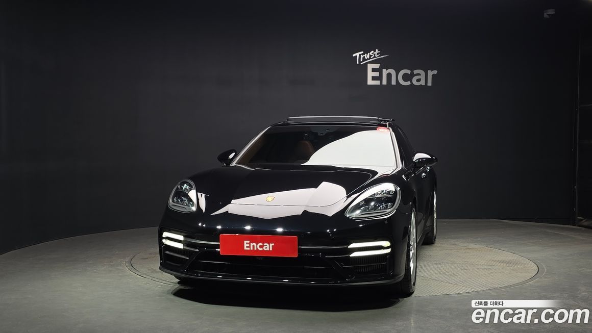 Porsche Panamera 2021