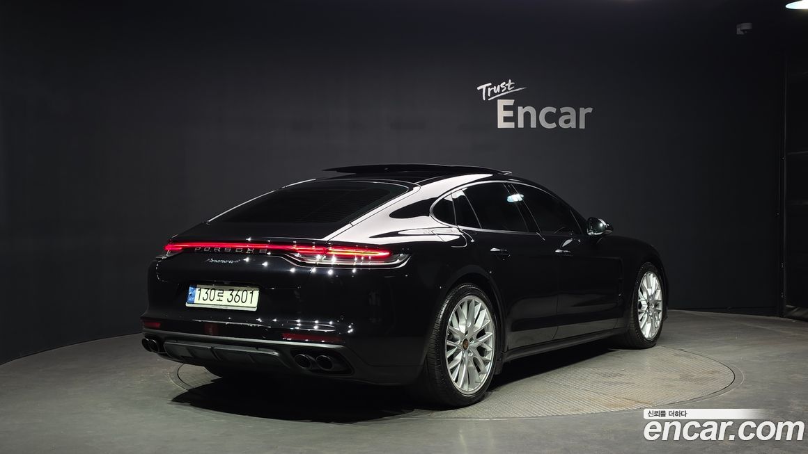 Porsche Panamera 2021