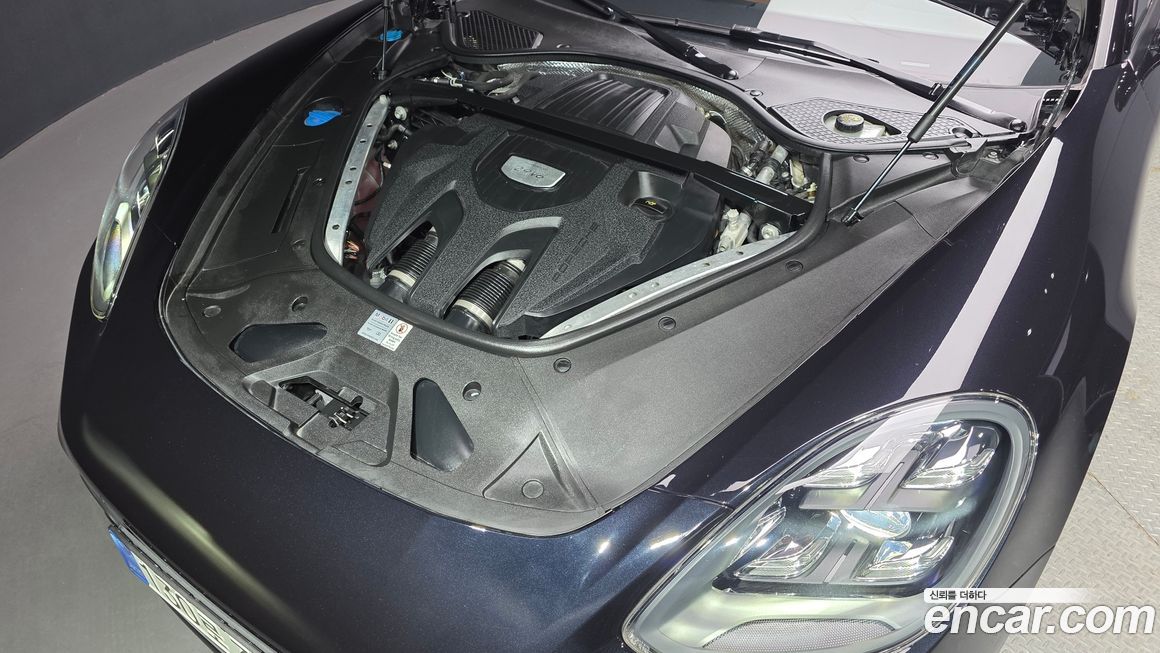 Porsche Panamera 2021