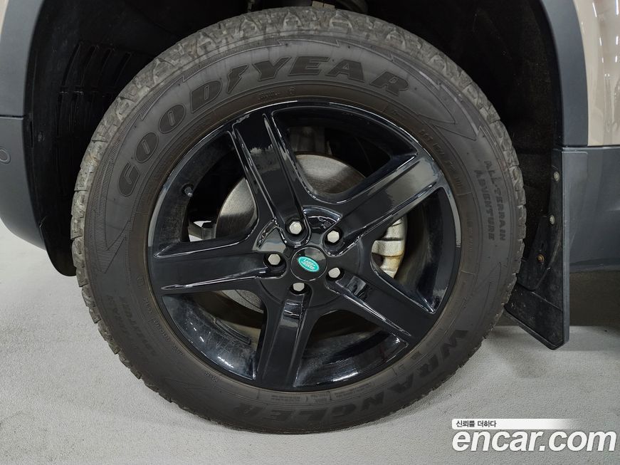 Land Rover Defender 2023