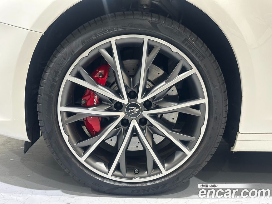 Maserati Ghibli 2023