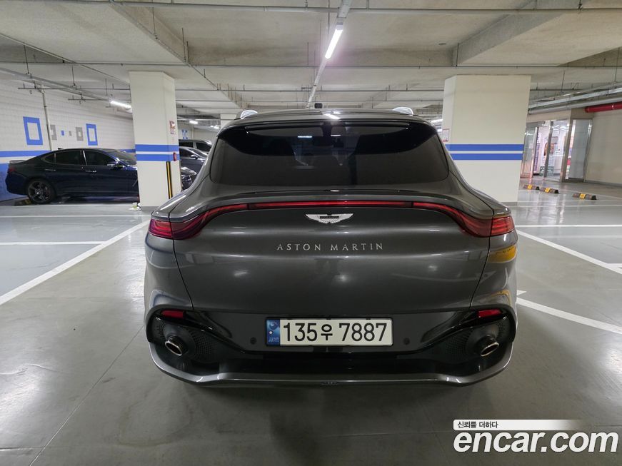 Astonmartin DBX 2021