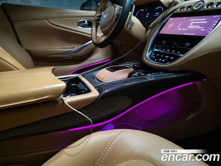 Astonmartin DBX 2021