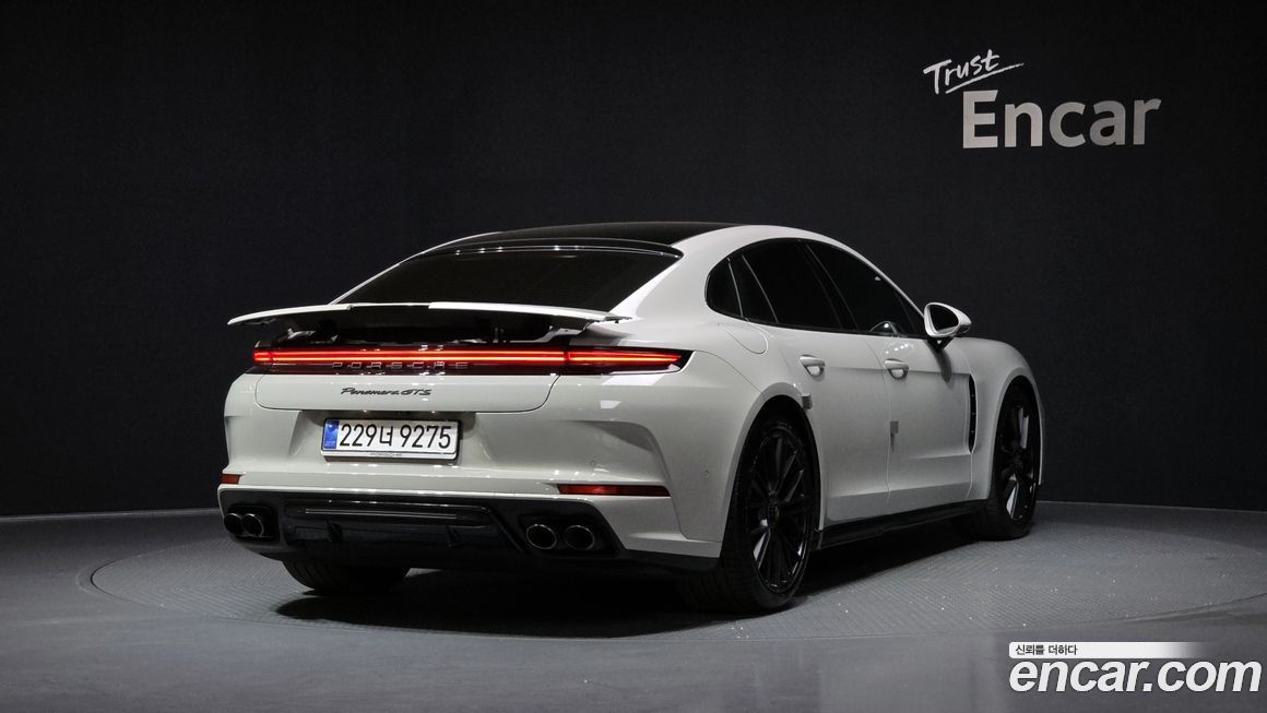 Porsche Panamera 2025