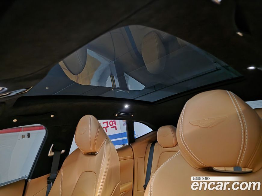 Astonmartin DBX 2021