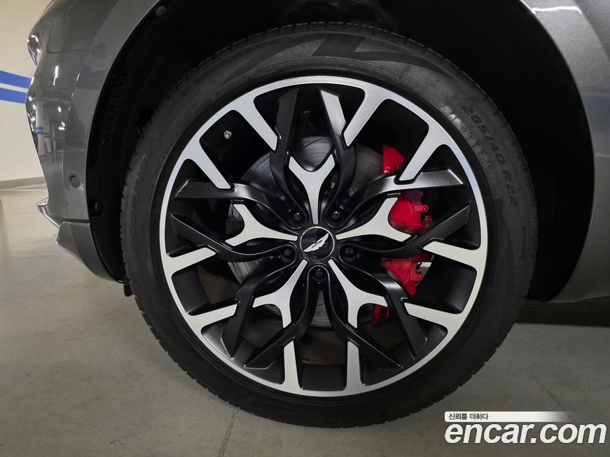 Astonmartin DBX 2021