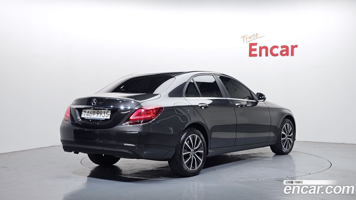 Mercedes-Benz C-Class 2020