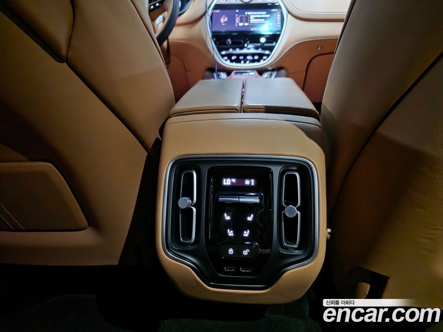 Astonmartin DBX 2021