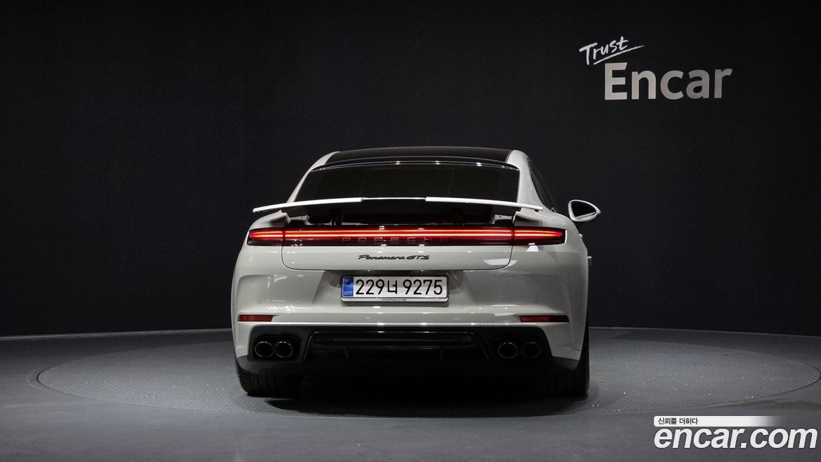 Porsche Panamera 2025