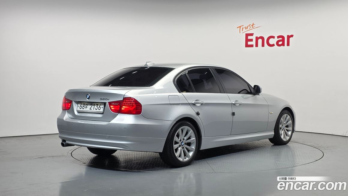 BMW 3-Series 2011