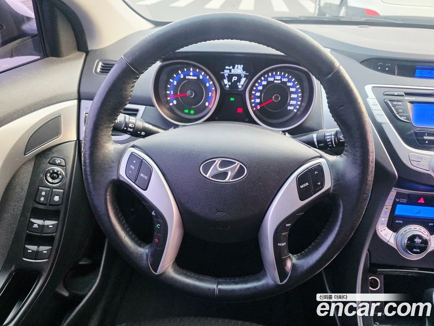 Hyundai AVANTE 2012