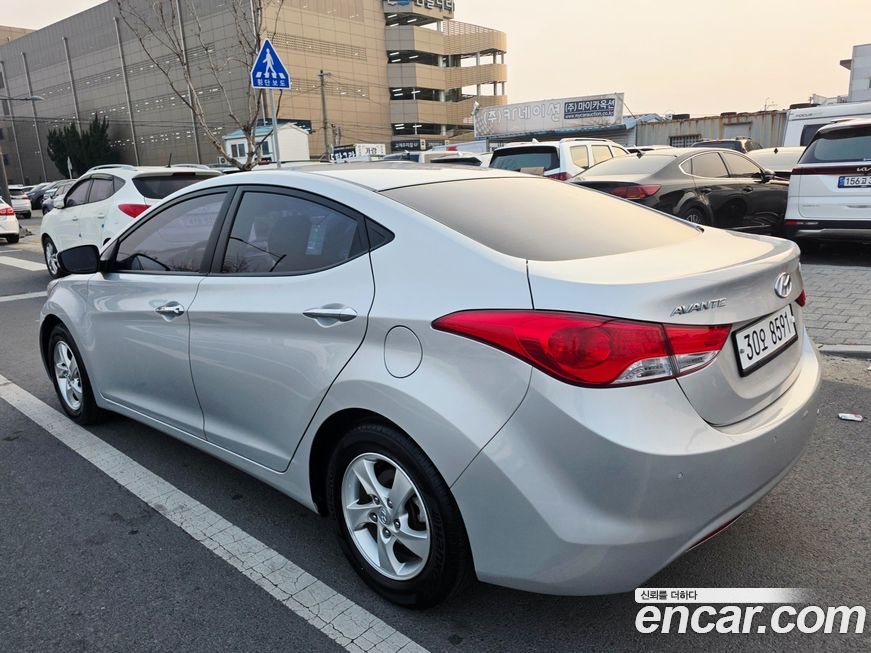 Hyundai AVANTE 2012