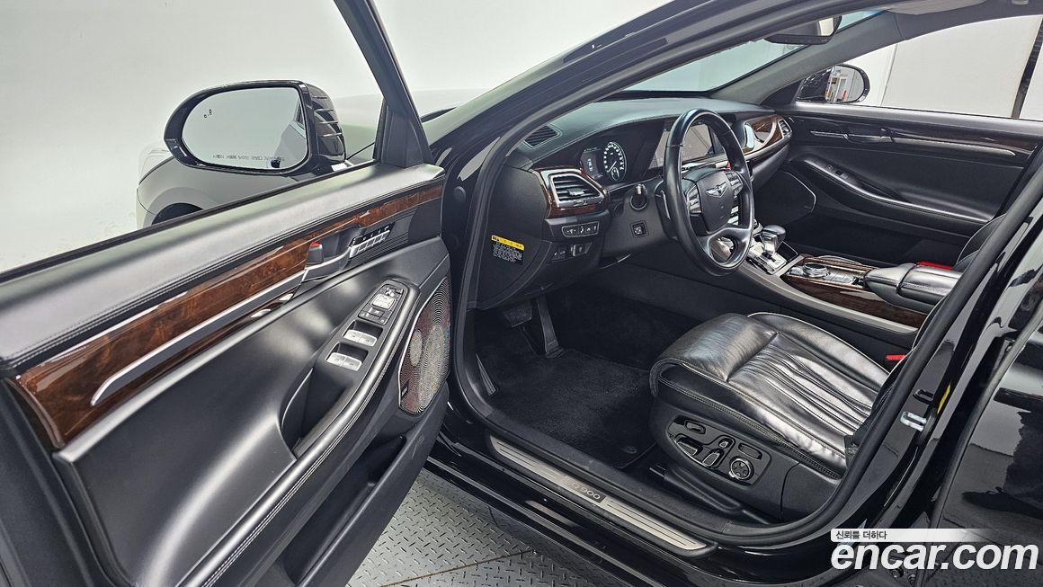 Genesis EQ900 2018