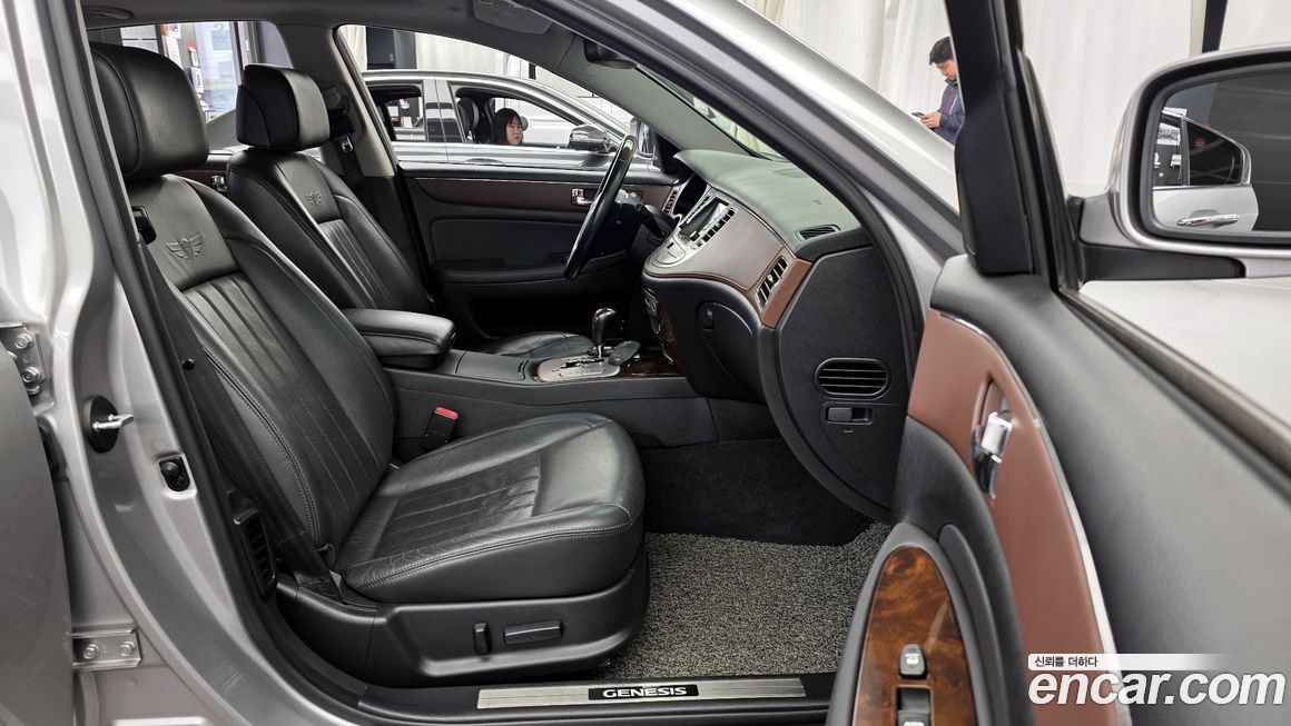 Hyundai Genesis 2011