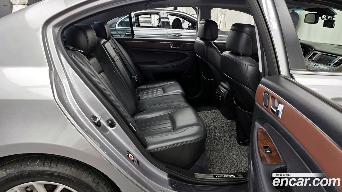 Hyundai Genesis 2011