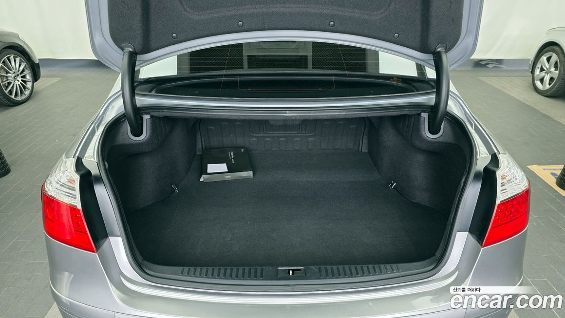 Hyundai Genesis 2011