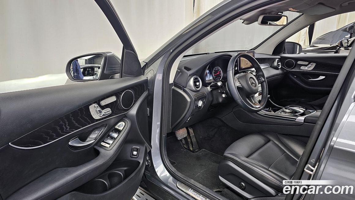 Mercedes-Benz GLC-Class 2019