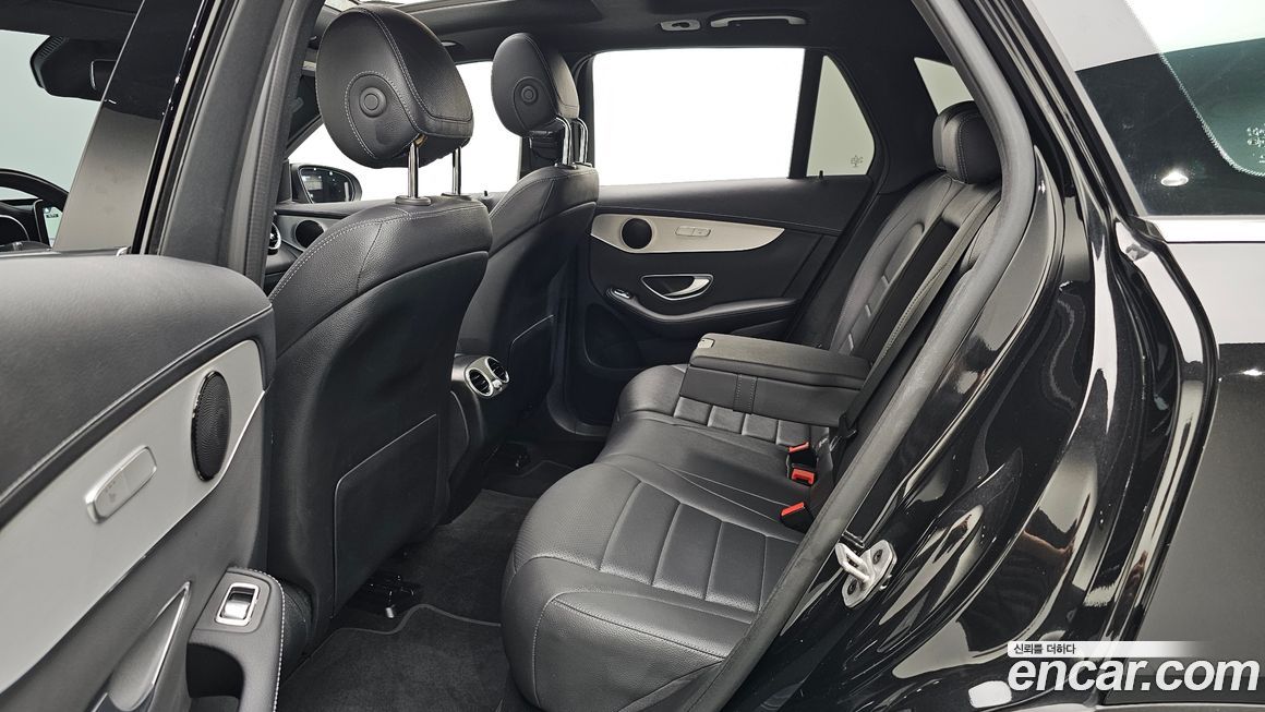 Mercedes-Benz GLC-Class 2021