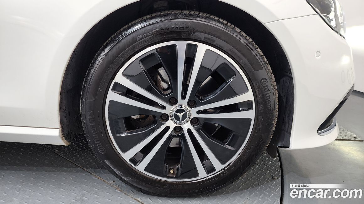 Mercedes-Benz E-Class 2021