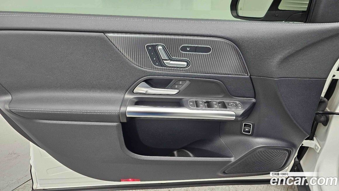 Mercedes-Benz GLA-Class 2021