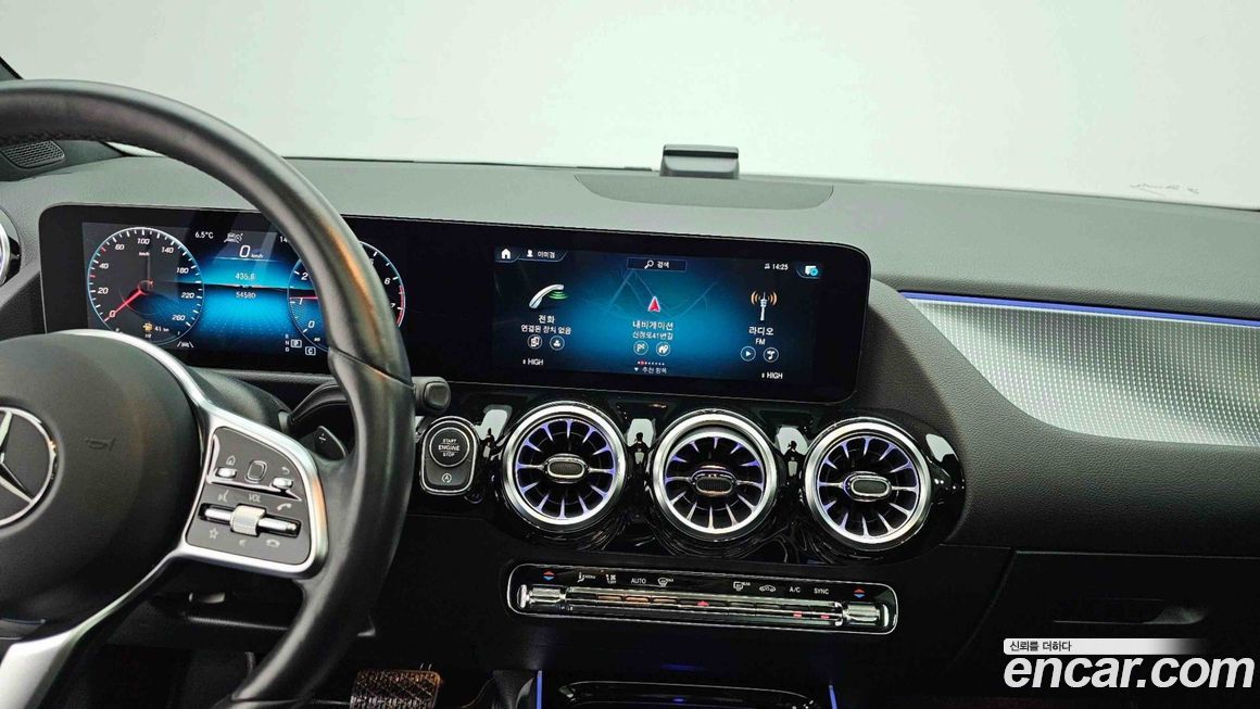 Mercedes-Benz GLA-Class 2021