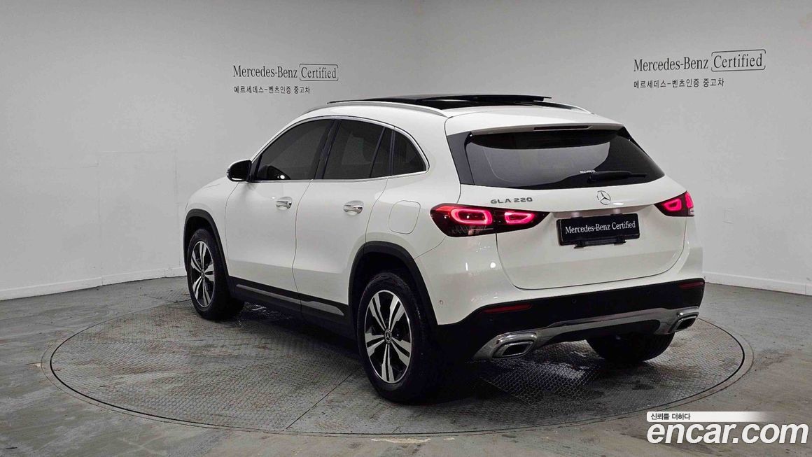 Mercedes-Benz GLA-Class 2021