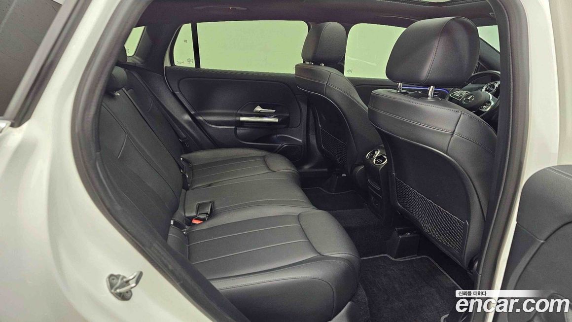 Mercedes-Benz GLA-Class 2021