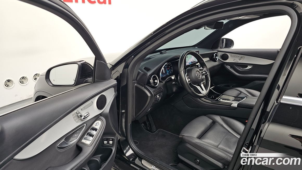 Mercedes-Benz GLC-Class 2021