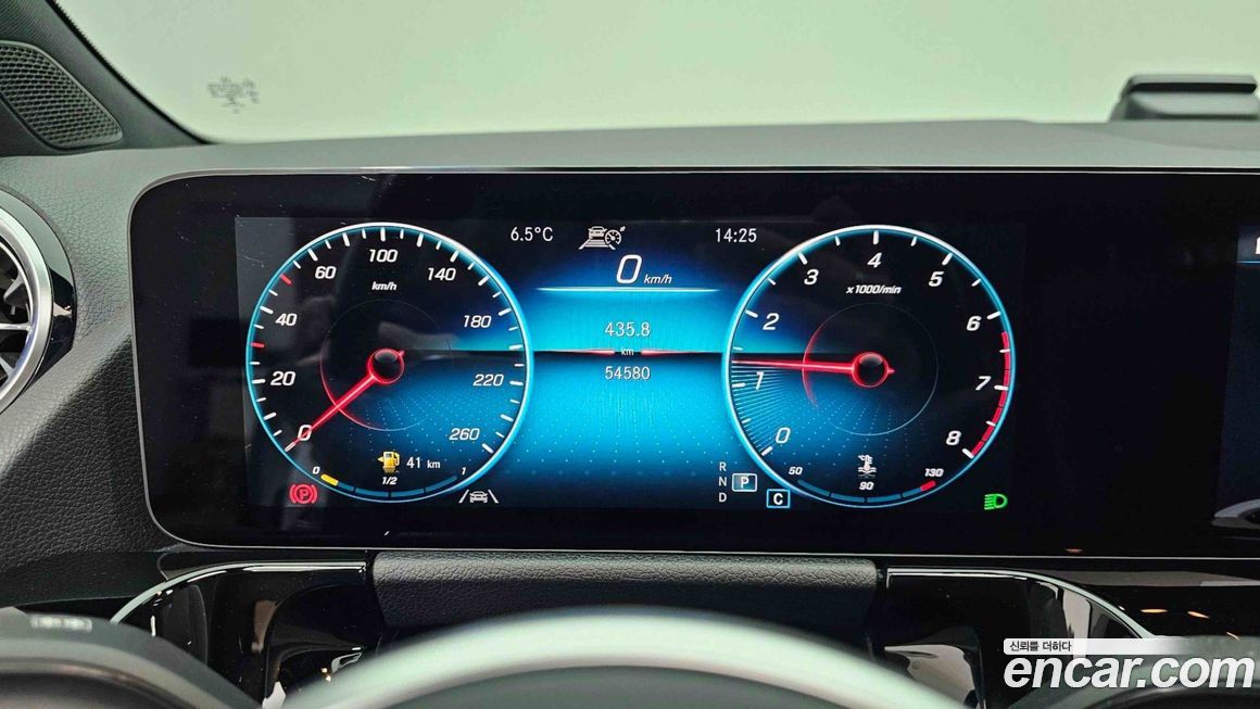 Mercedes-Benz GLA-Class 2021