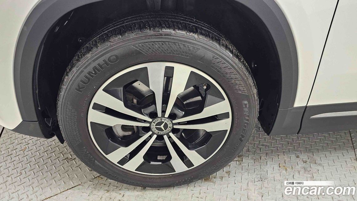 Mercedes-Benz GLA-Class 2021