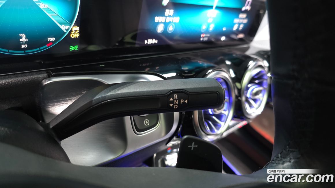 Mercedes-Benz GLB-Class 2021