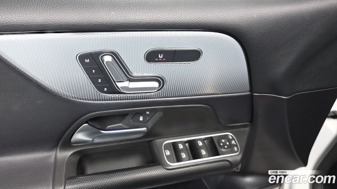 Mercedes-Benz GLB-Class 2021