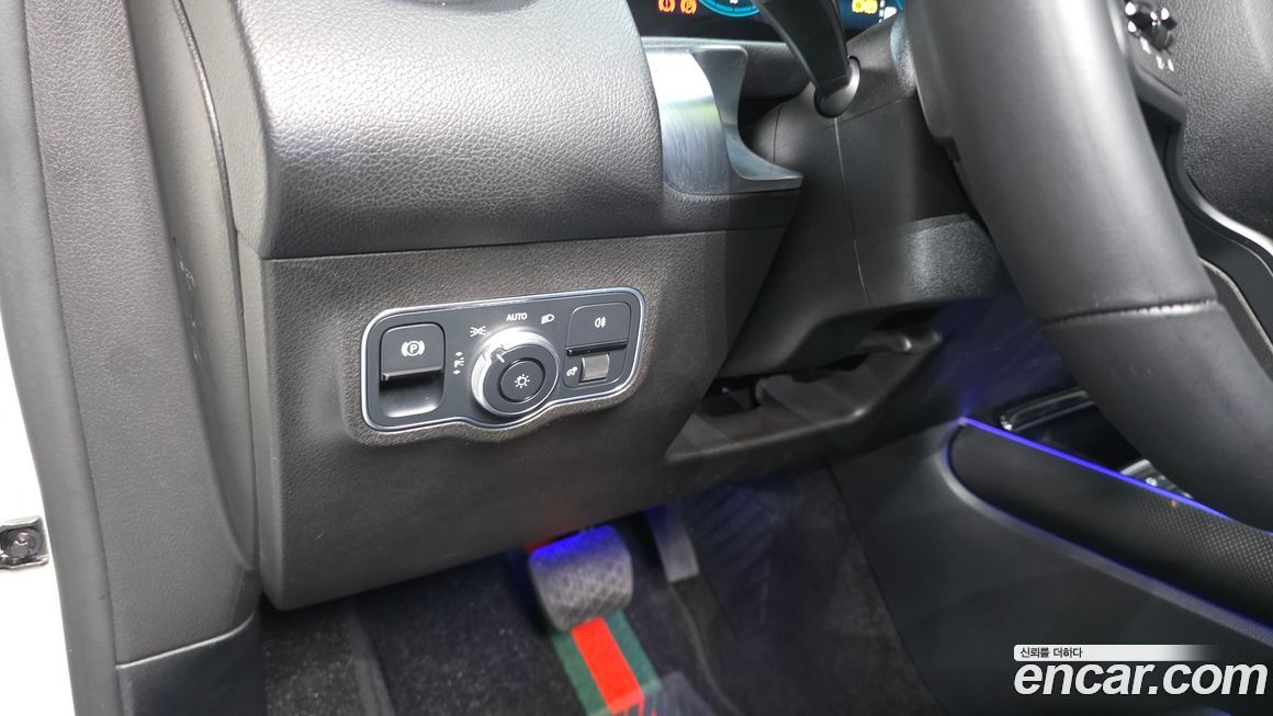 Mercedes-Benz GLB-Class 2021