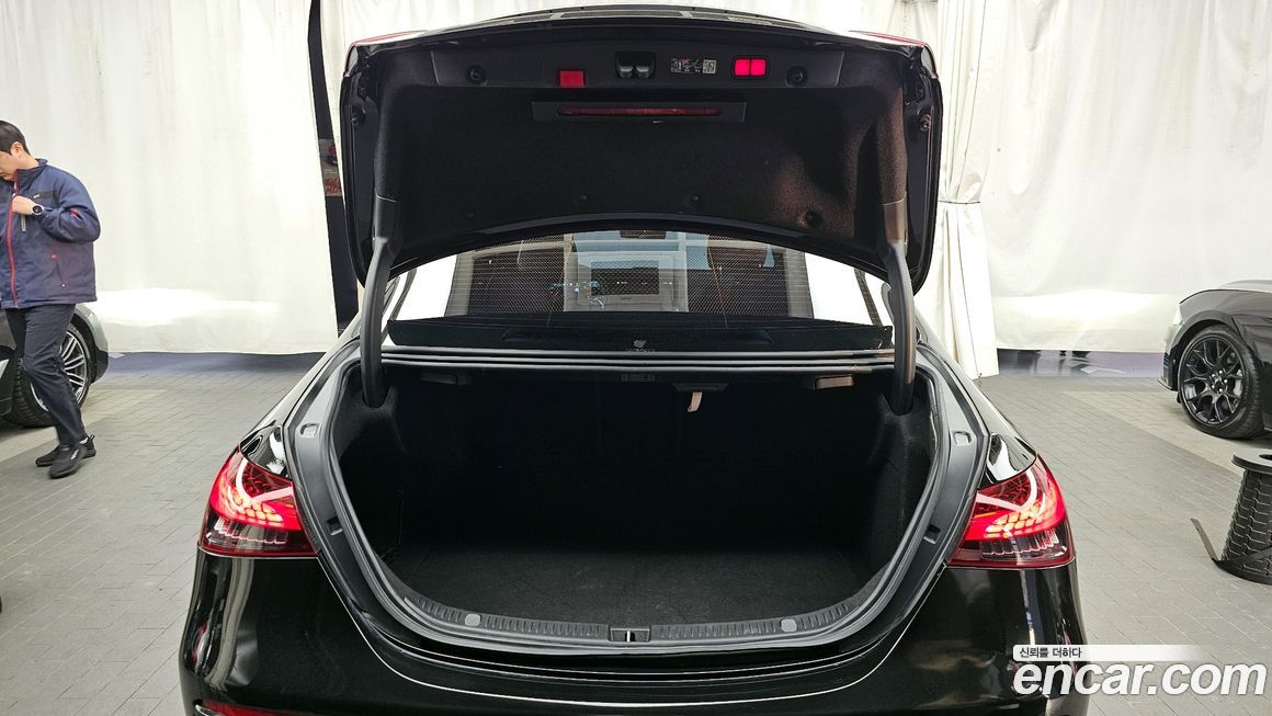 Mercedes-Benz E-Class 2023