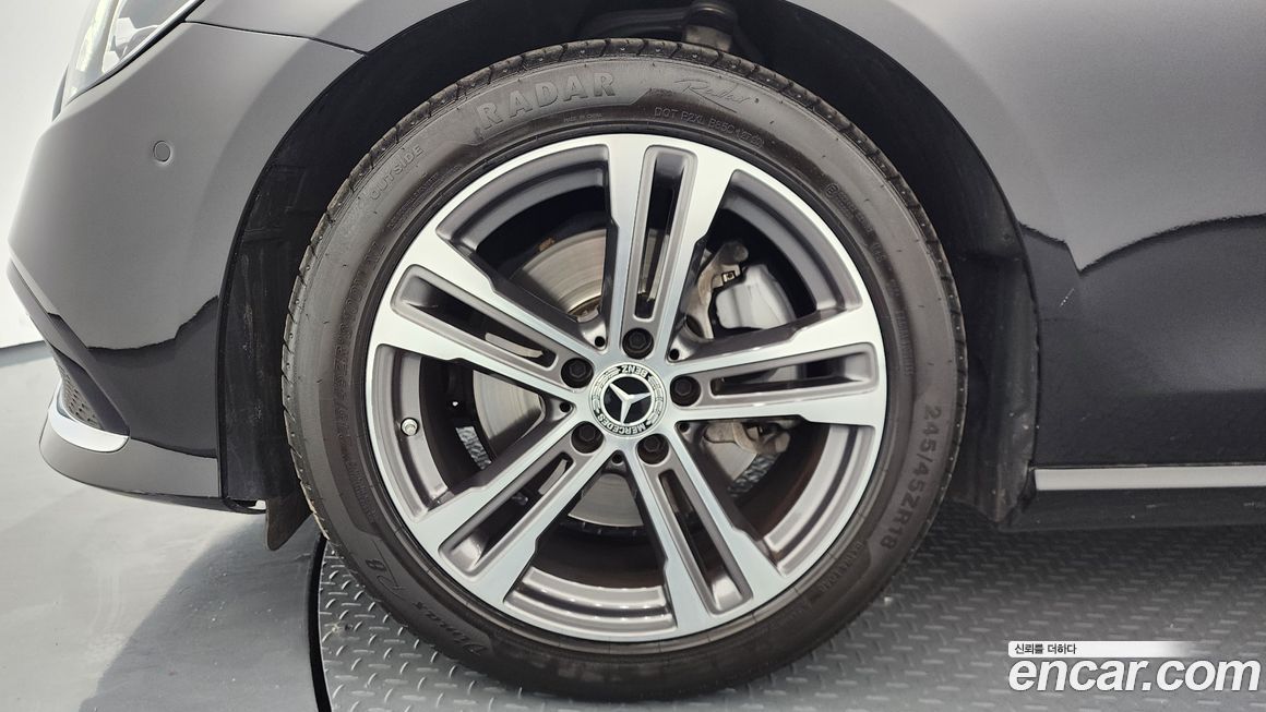 Mercedes-Benz E-Class 2023