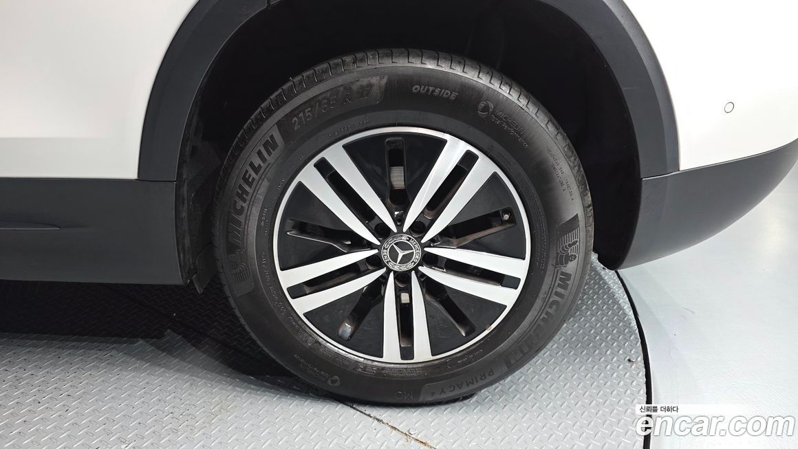 Mercedes-Benz GLB-Class 2021