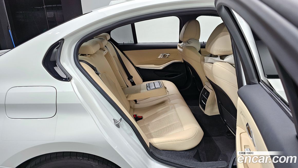 BMW 3-Series 2023