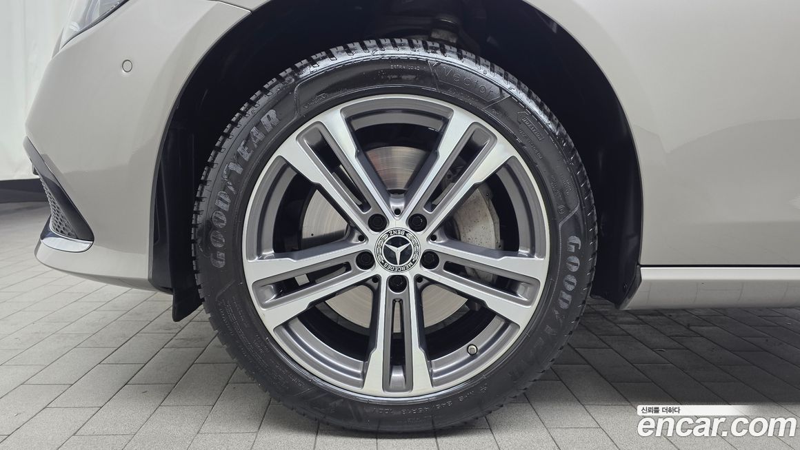 Mercedes-Benz E-Class 2022