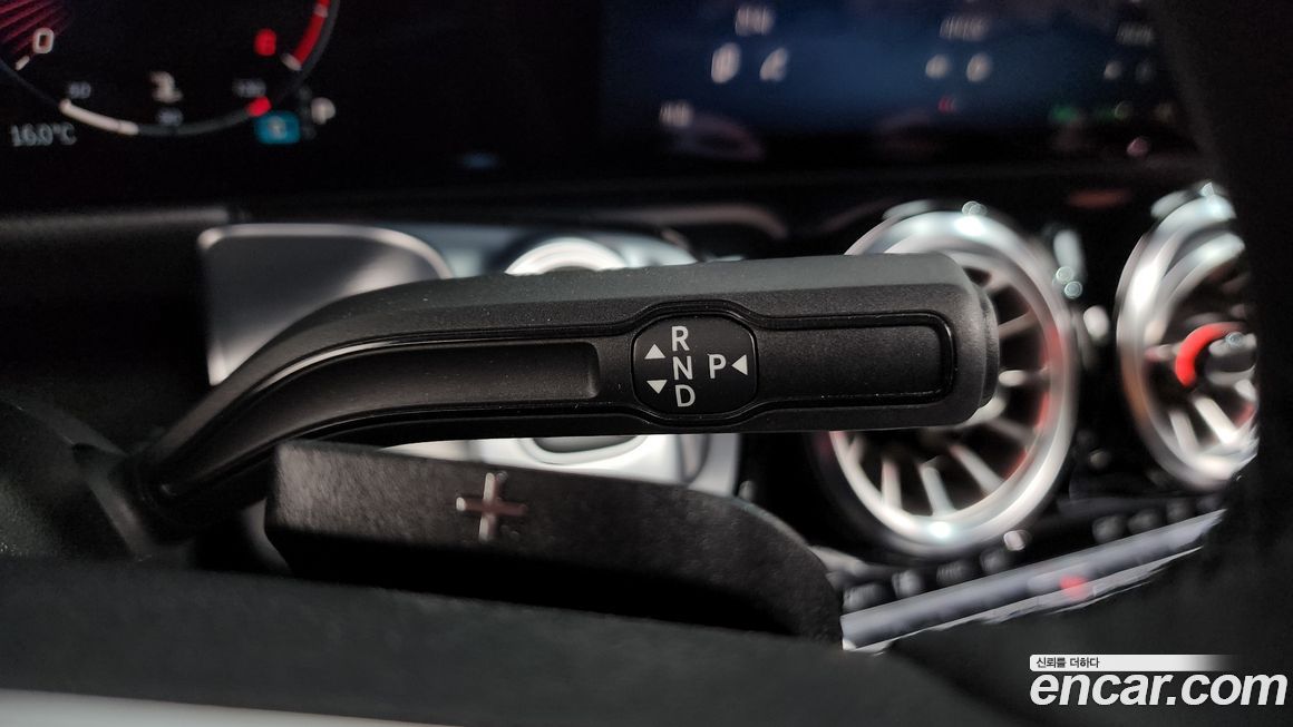 Mercedes-Benz GLB-Class 2024