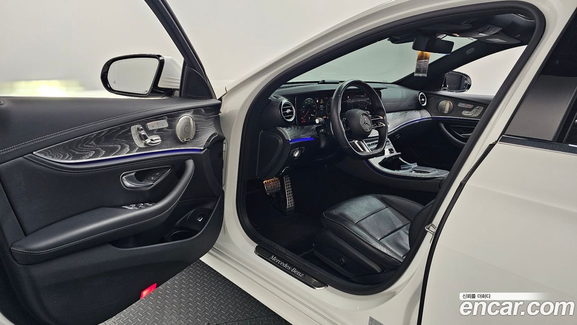 Mercedes-Benz E-Class 2022
