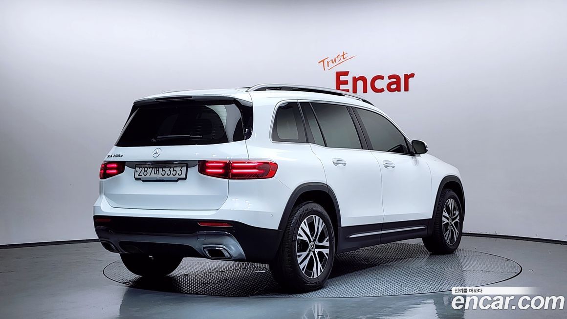 Mercedes-Benz GLB-Class 2024