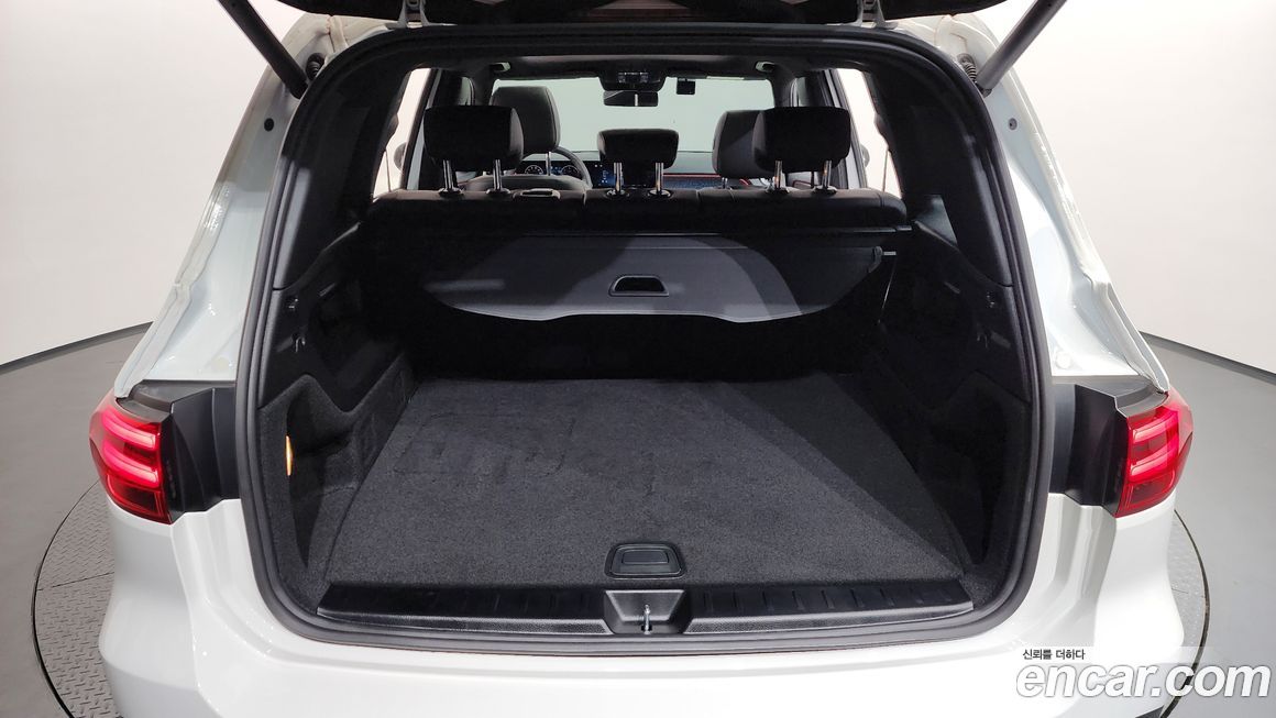 Mercedes-Benz GLB-Class 2024