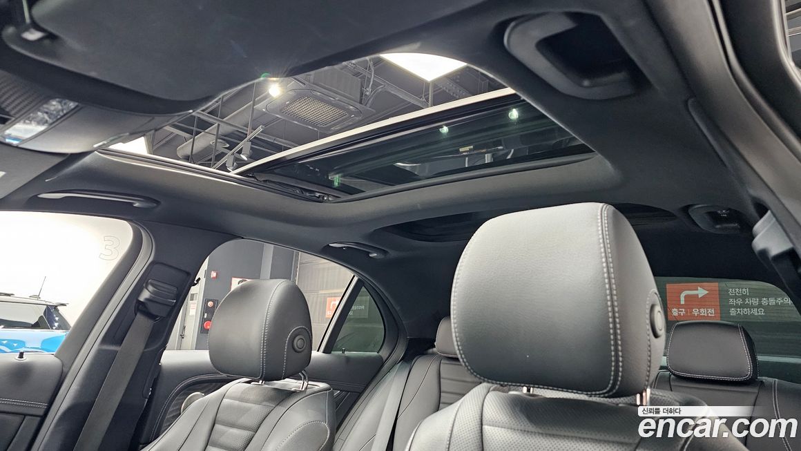 Mercedes-Benz E-Class 2022