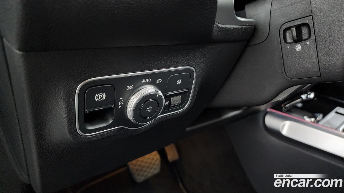 Mercedes-Benz GLB-Class 2024