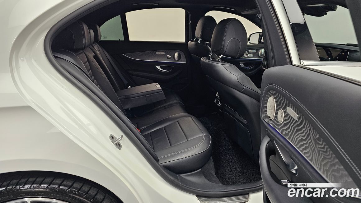 Mercedes-Benz E-Class 2022