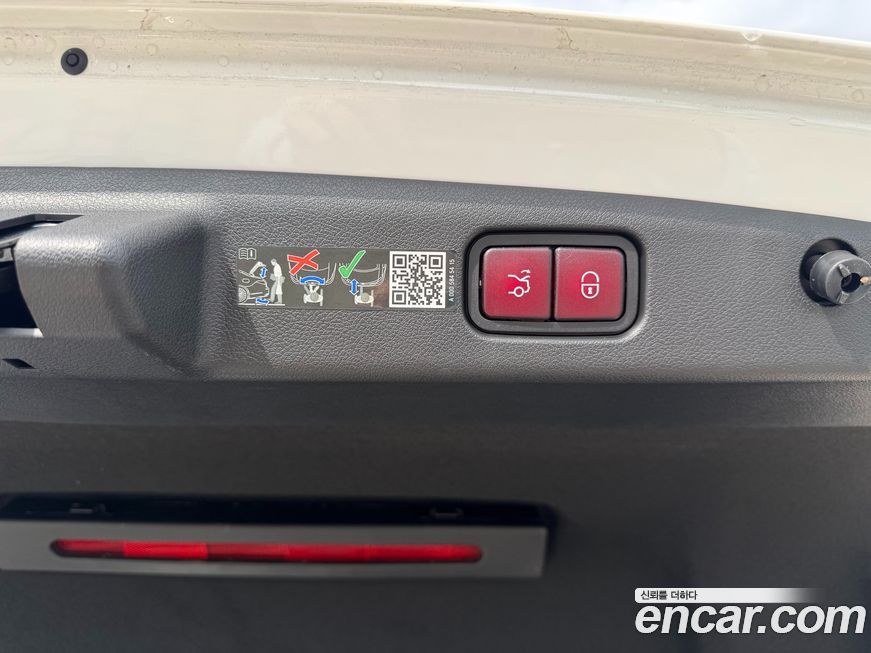 Mercedes-Benz E-Class 2025