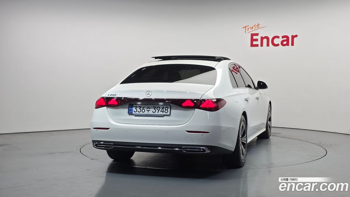 Mercedes-Benz E-Class 2024