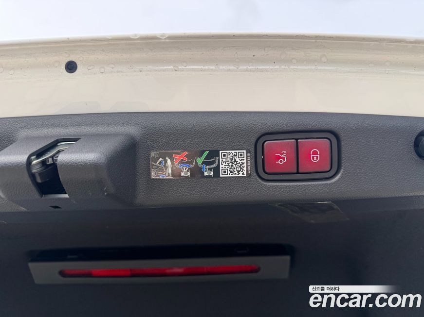 Mercedes-Benz E-Class 2025